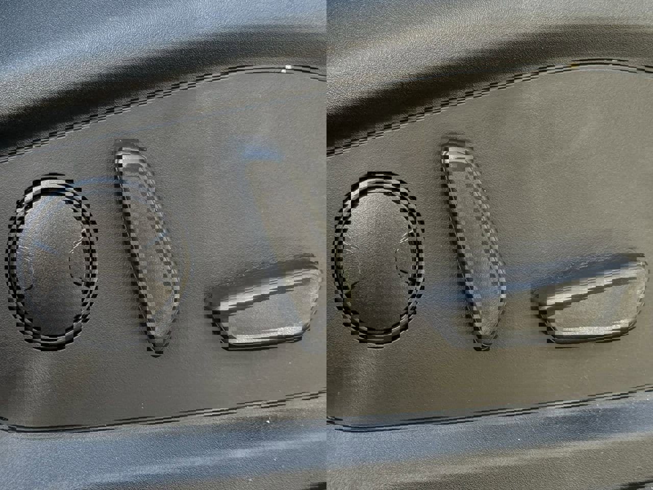 Used 2023 Ford Explorer ST-Line w/ Class IV Trailer Tow Package image 23