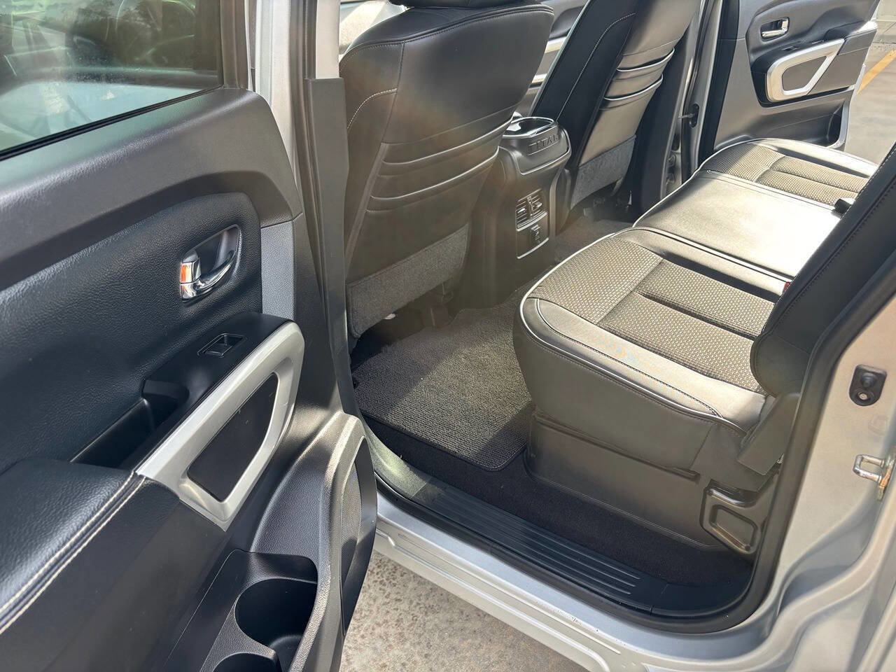 Used 2018 Nissan Titan PRO-4X AWD/4WD image 32
