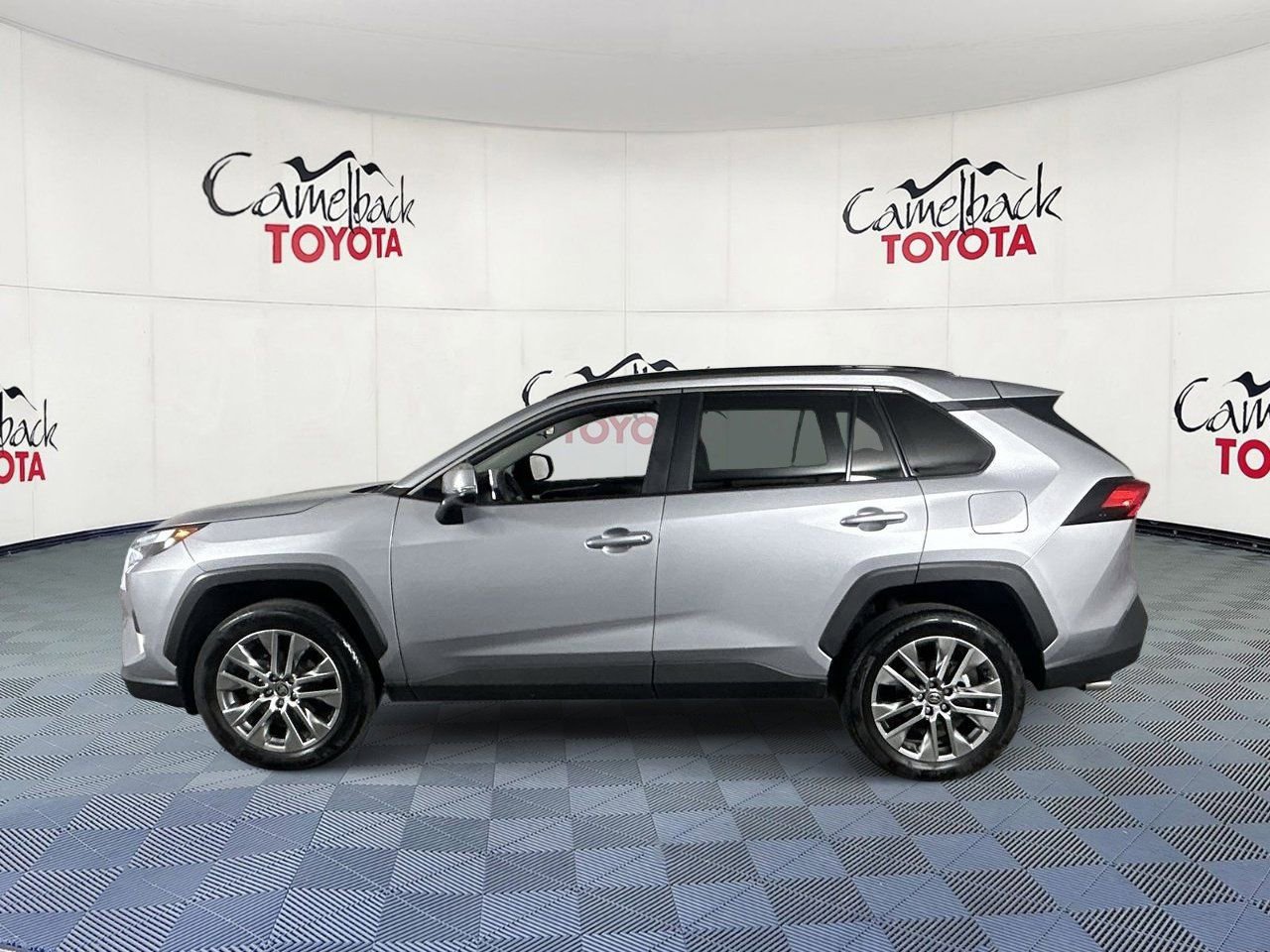 Used 2023 Toyota RAV4 XLE Premium FWD image 4