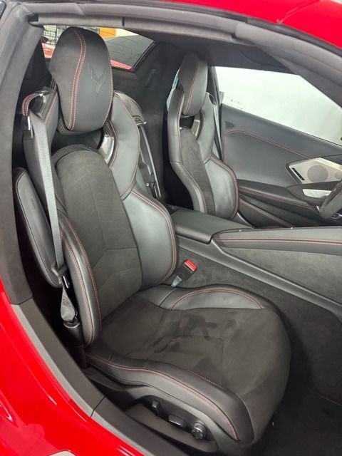 Used 2022 Chevrolet Corvette Stingray Premium Conv w/ Z51 Performance Package image 7