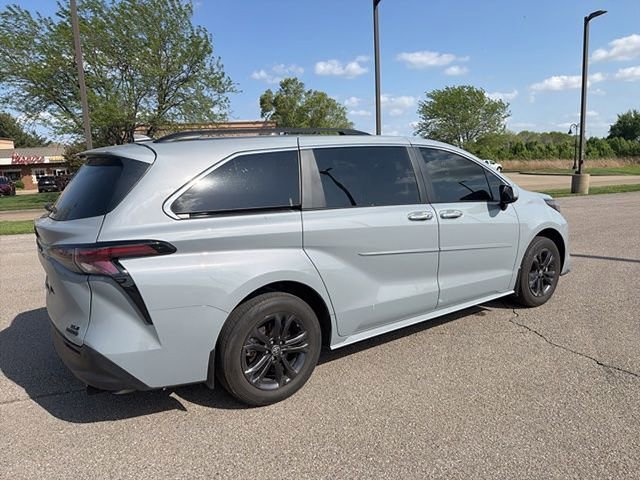 Used 2024 Toyota Sienna XLE Woodland Edition w/ Protection Package (TMS) image 14