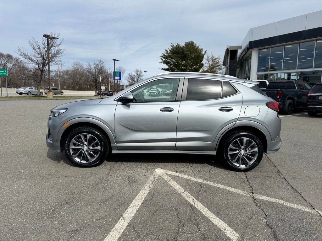 Used 2023 Buick Encore GX Select w/ Sport Touring Package image 2