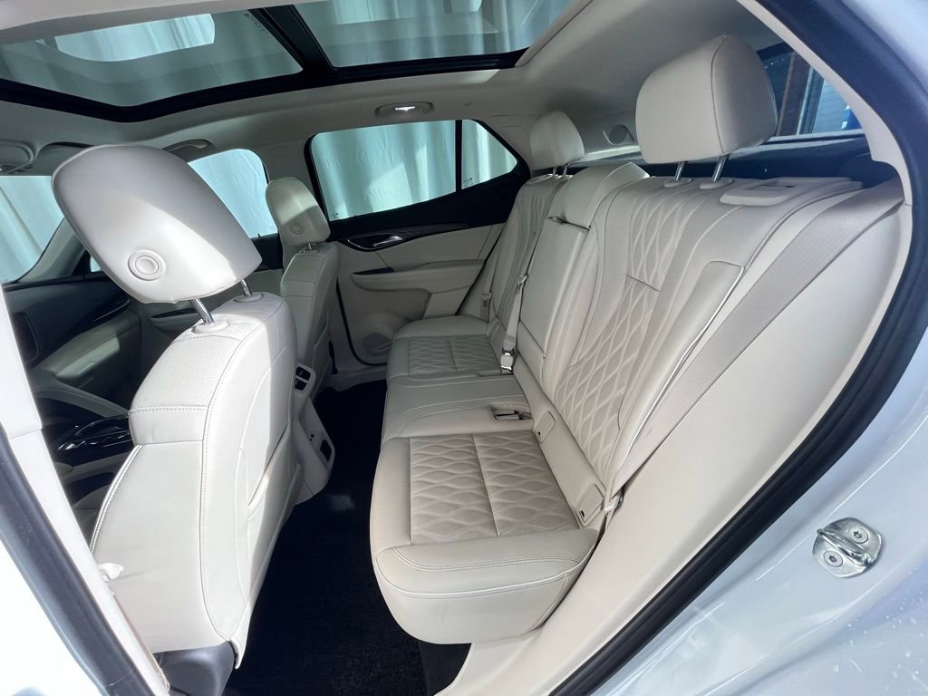 Used 2021 Buick Envision Avenir w/ Technology Package II image 23