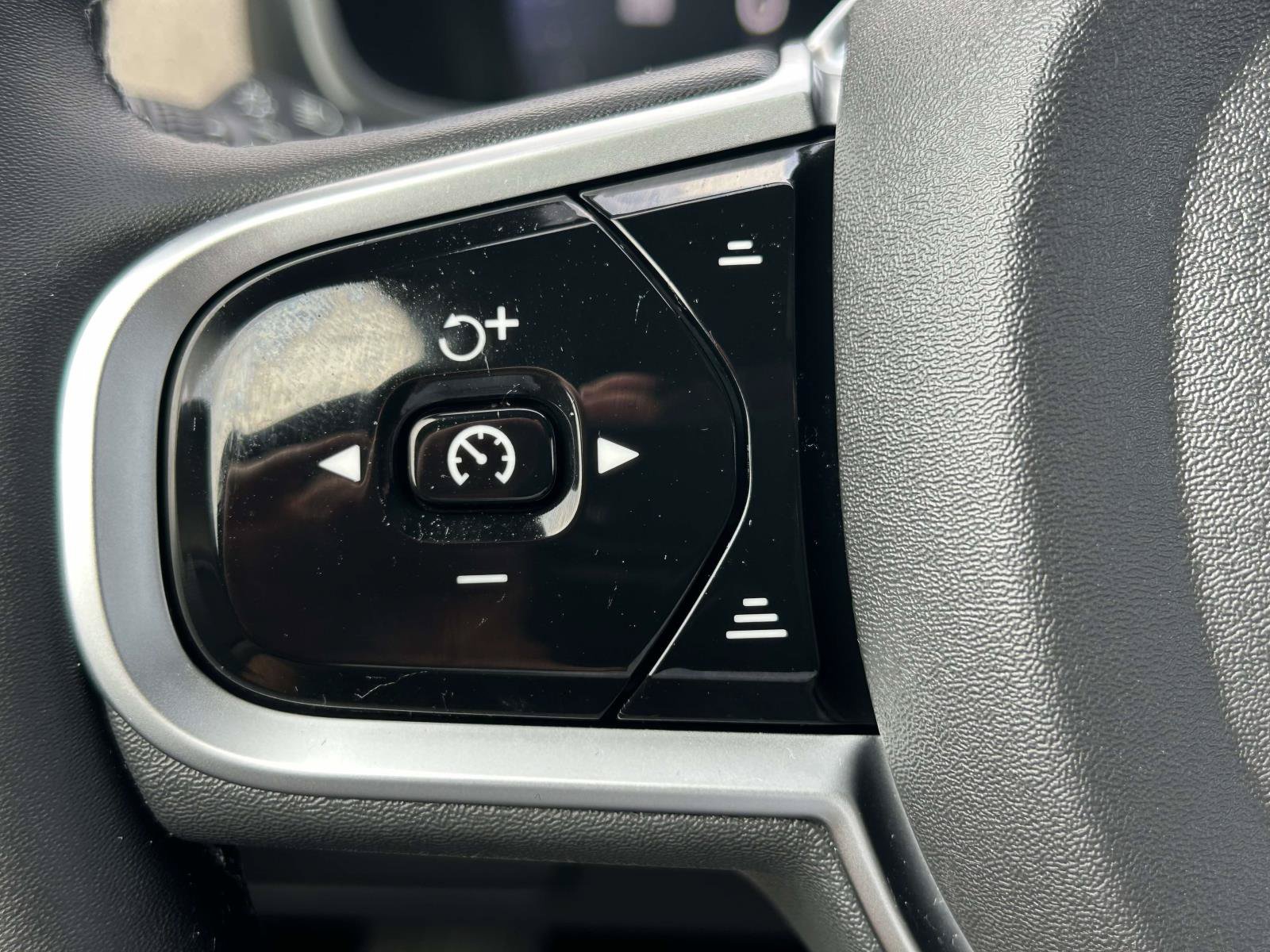 Certified 2025 Volvo XC90 B6 Core w/ Climate Package AWD/4WD image 28