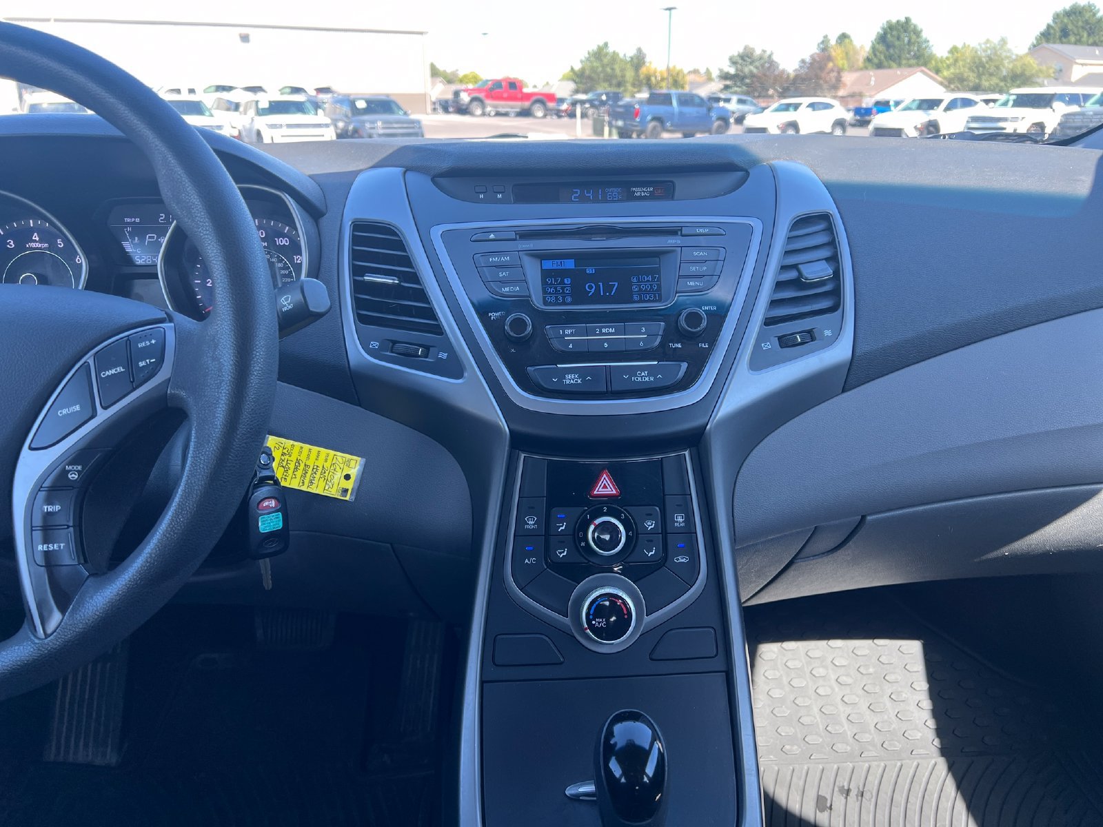 Used 2015 Hyundai Elantra SE FWD image 18