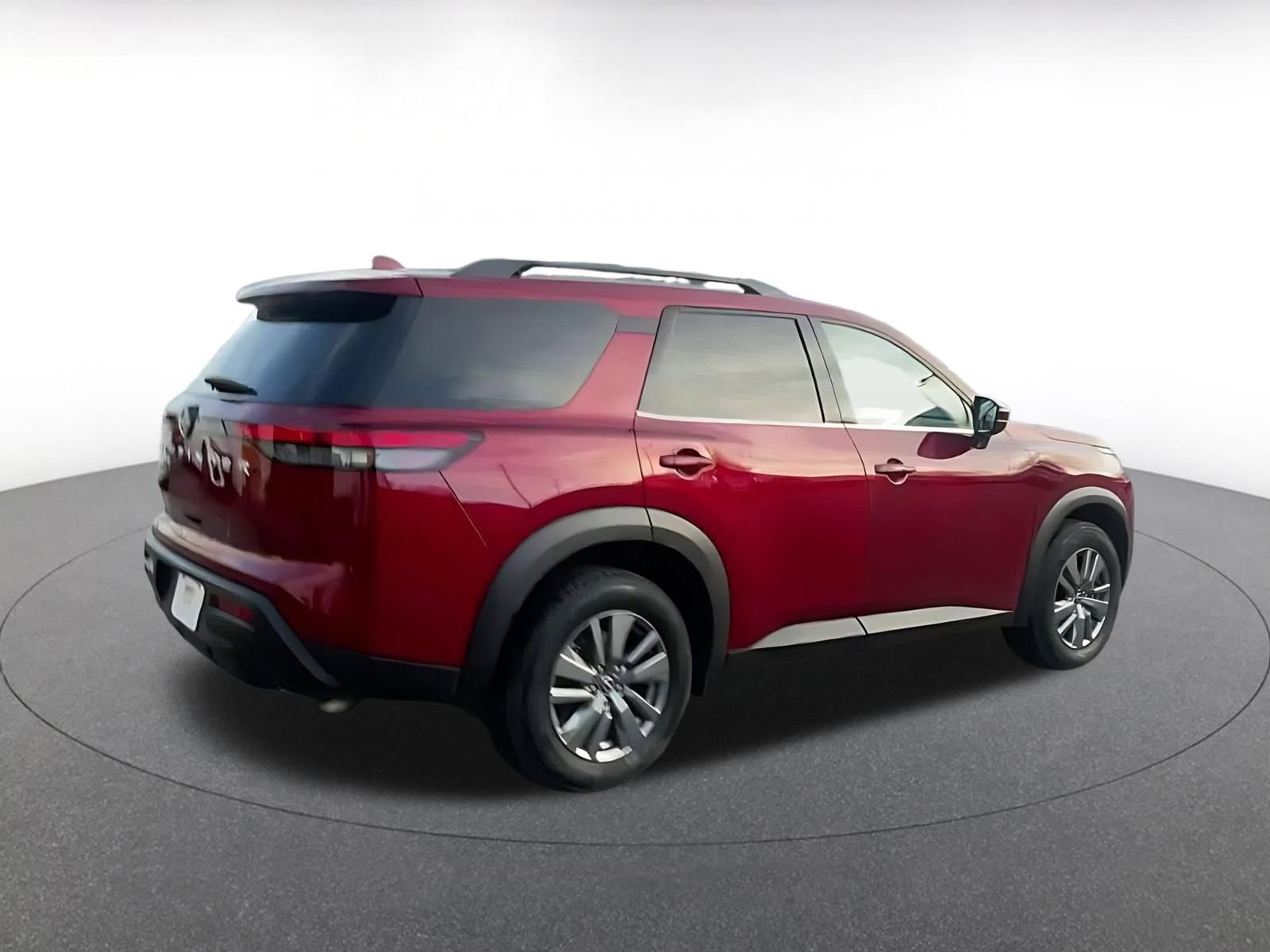 Used 2025 Nissan Pathfinder SV image 15