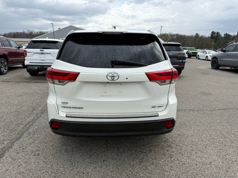 Used 2018 Toyota Highlander SE image 7