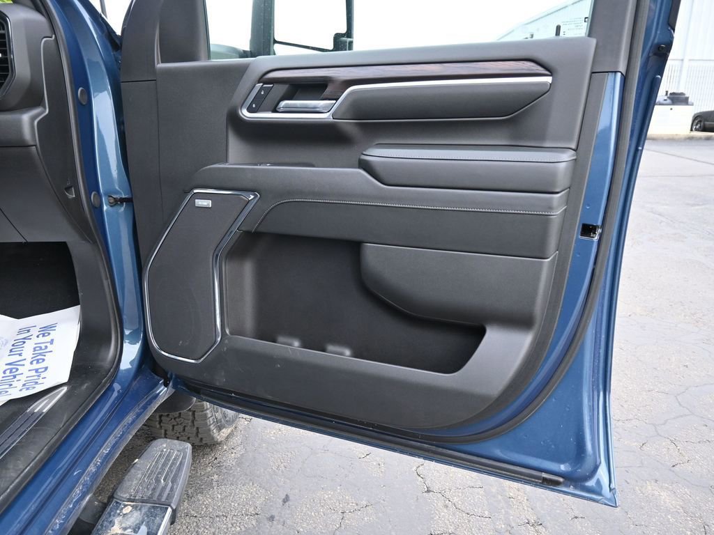 Used 2024 GMC Sierra 3500 SLT w/ SLT Premium Package image 21