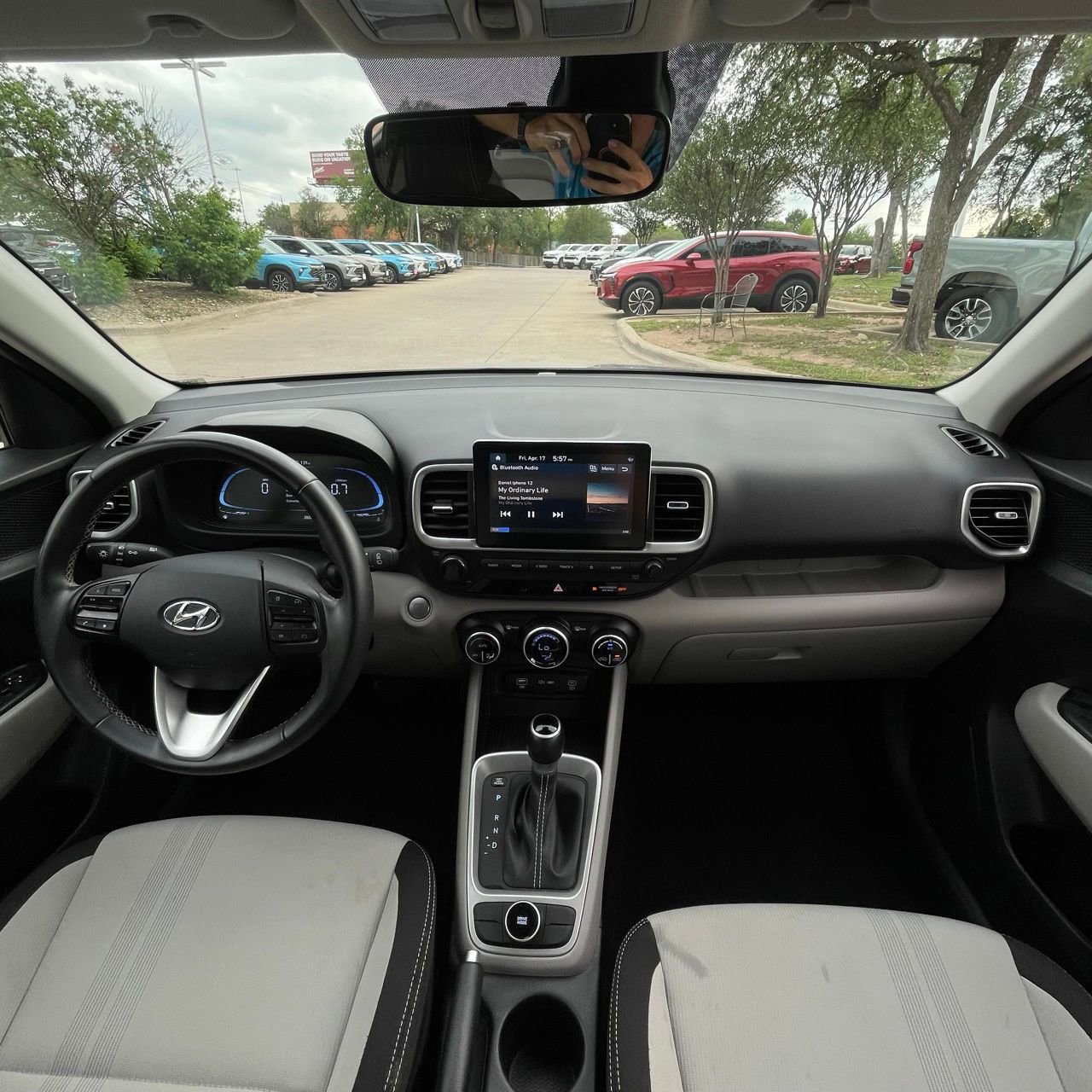 Used 2025 Hyundai Venue SEL FWD image 10