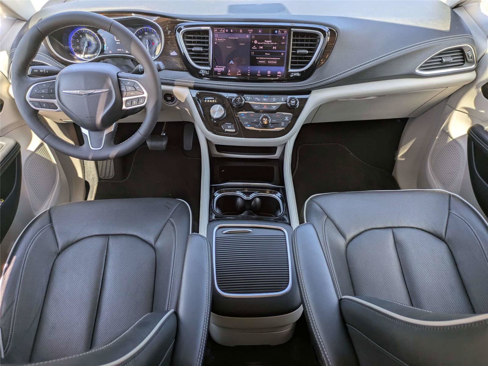 Certified 2023 Chrysler Pacifica Limited FWD image 18