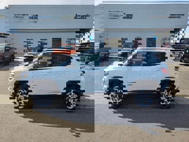 New 2026 Jeep Compass Latitude image 4