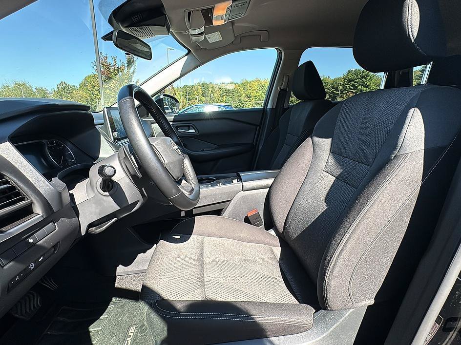 Certified 2025 Nissan Rogue SV FWD image 14