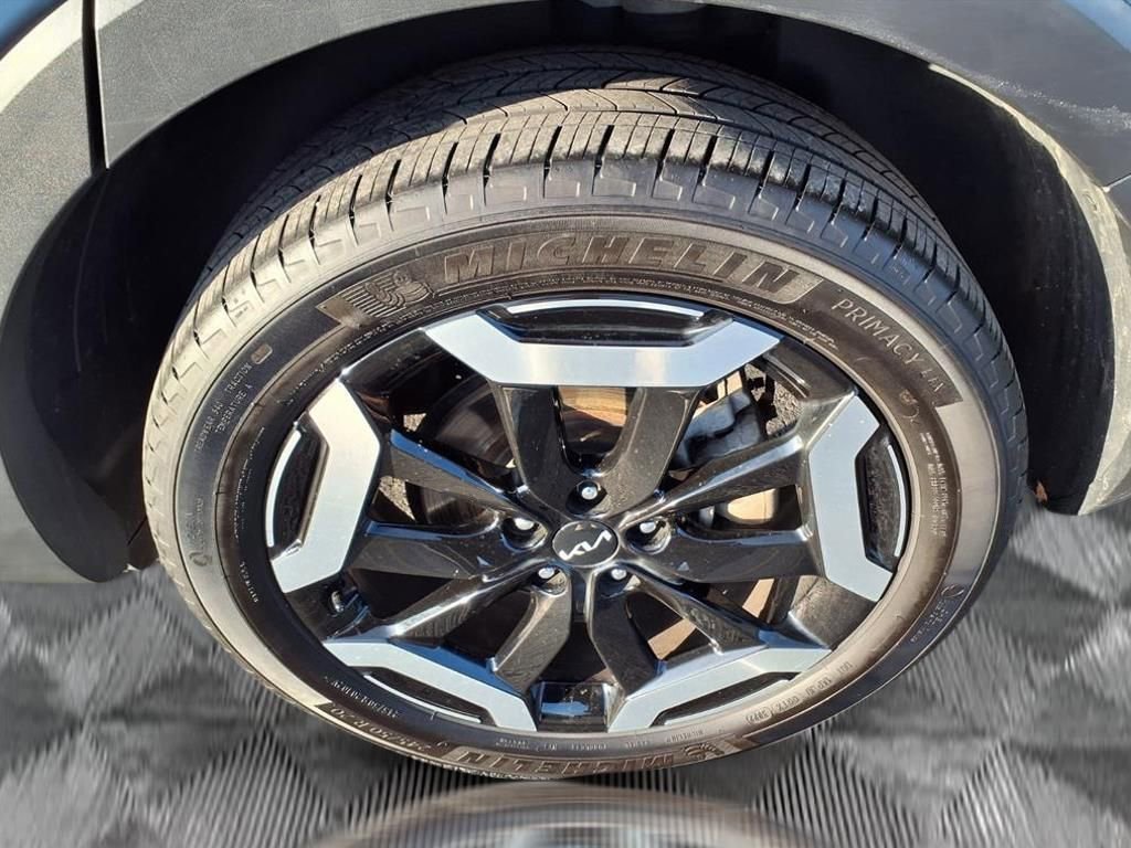 Used 2023 Kia Telluride EX w/ EX Captain's Chair Package image 19