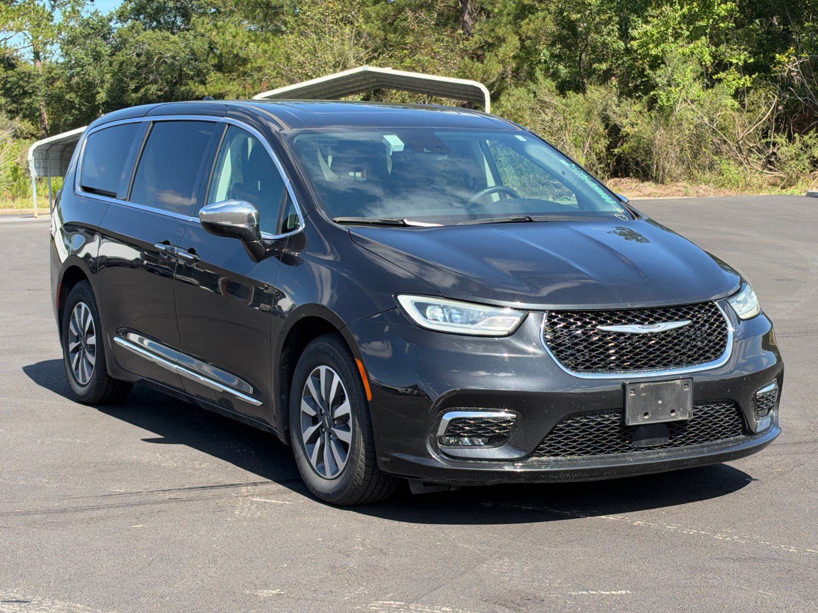 Used 2023 Chrysler Pacifica Limited FWD image 3
