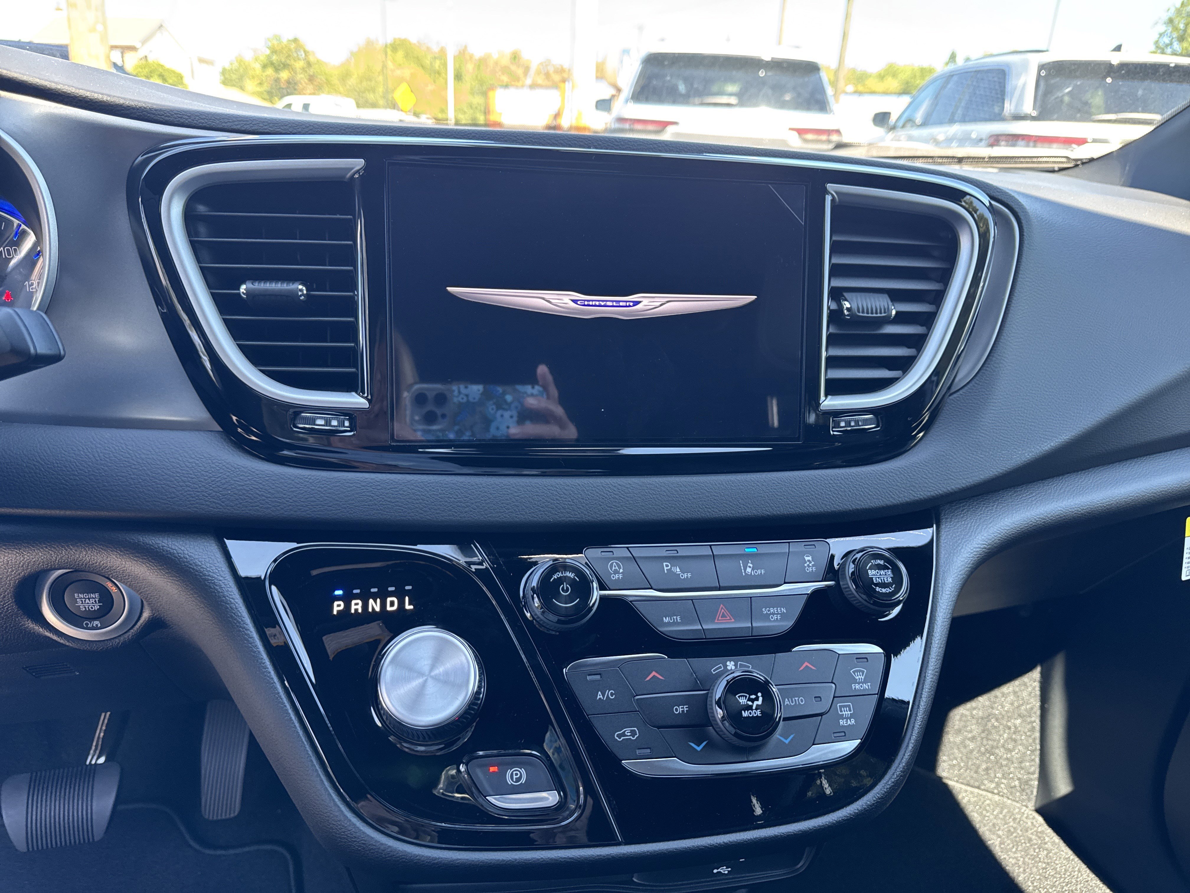 New 2026 Chrysler Voyager LX image 18