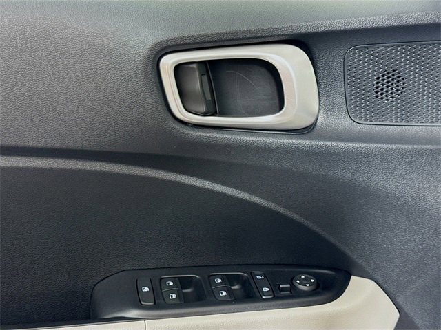 Used 2022 Hyundai Venue SEL image 14