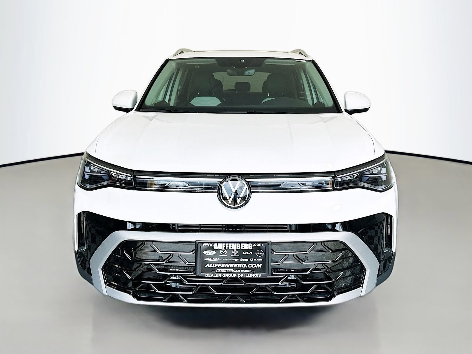New 2026 Volkswagen Taos SEL AWD/4WD image 2