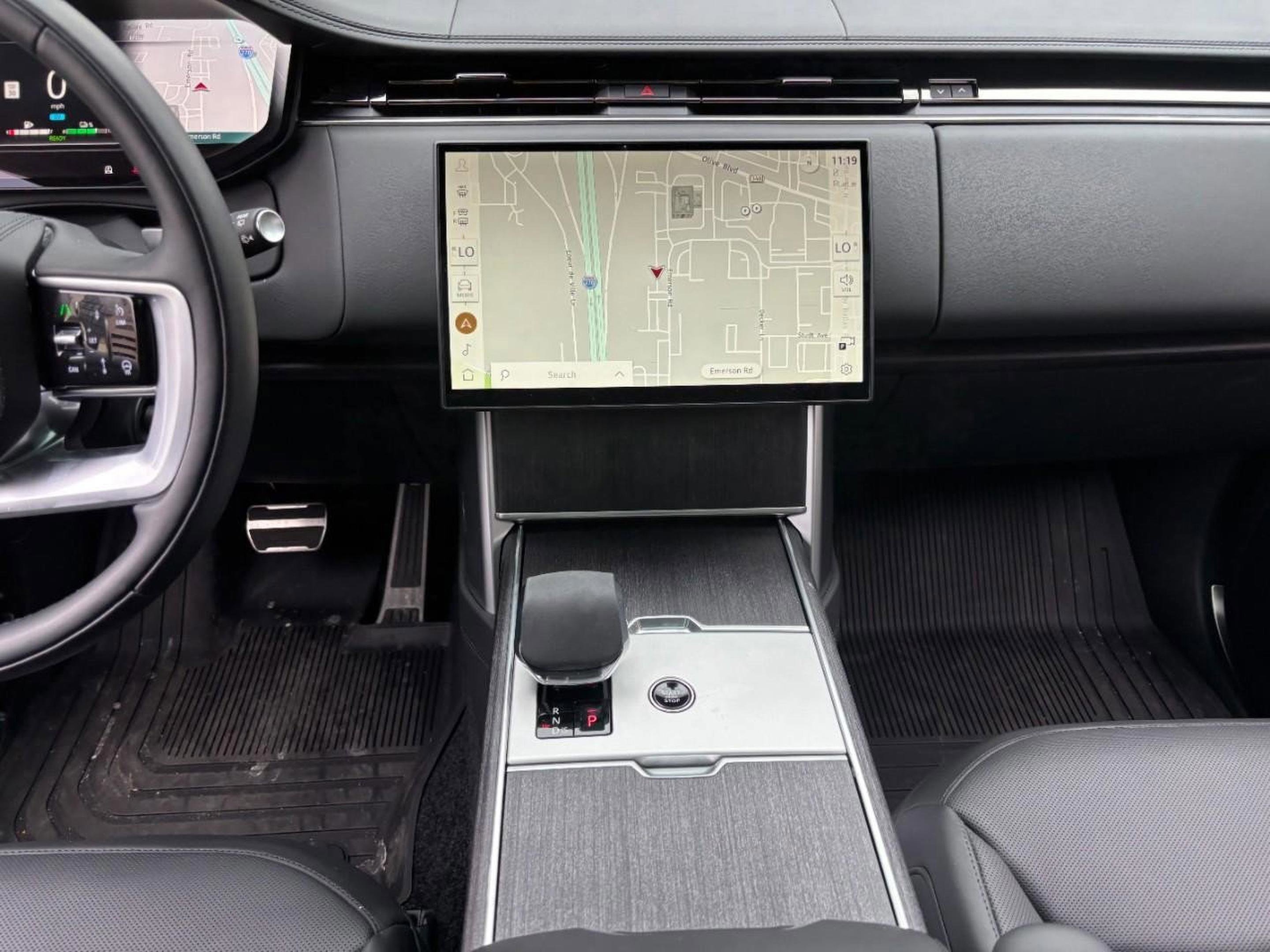 New 2025 Land Rover Range Rover SE image 16