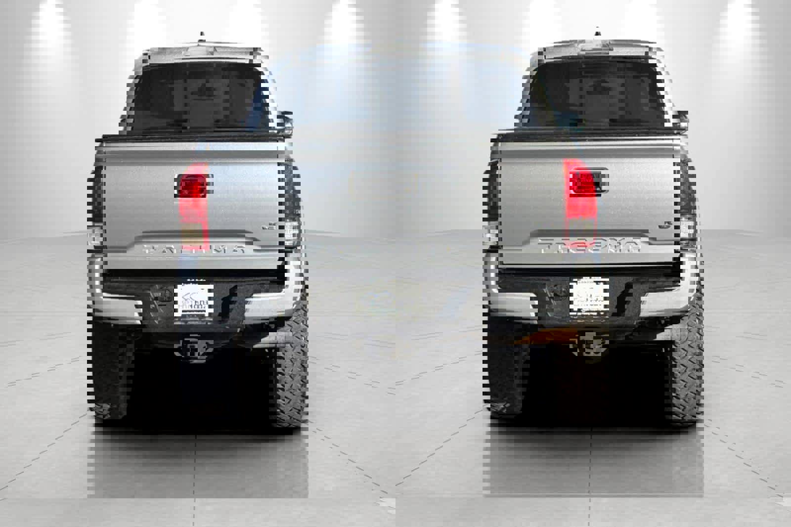 Used 2017 Toyota Tacoma TRD Sport w/ Tow Package (A/T) image 7