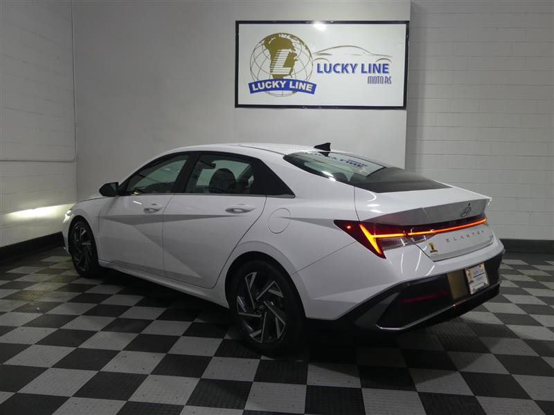 Used 2025 Hyundai Elantra Limited FWD image 11