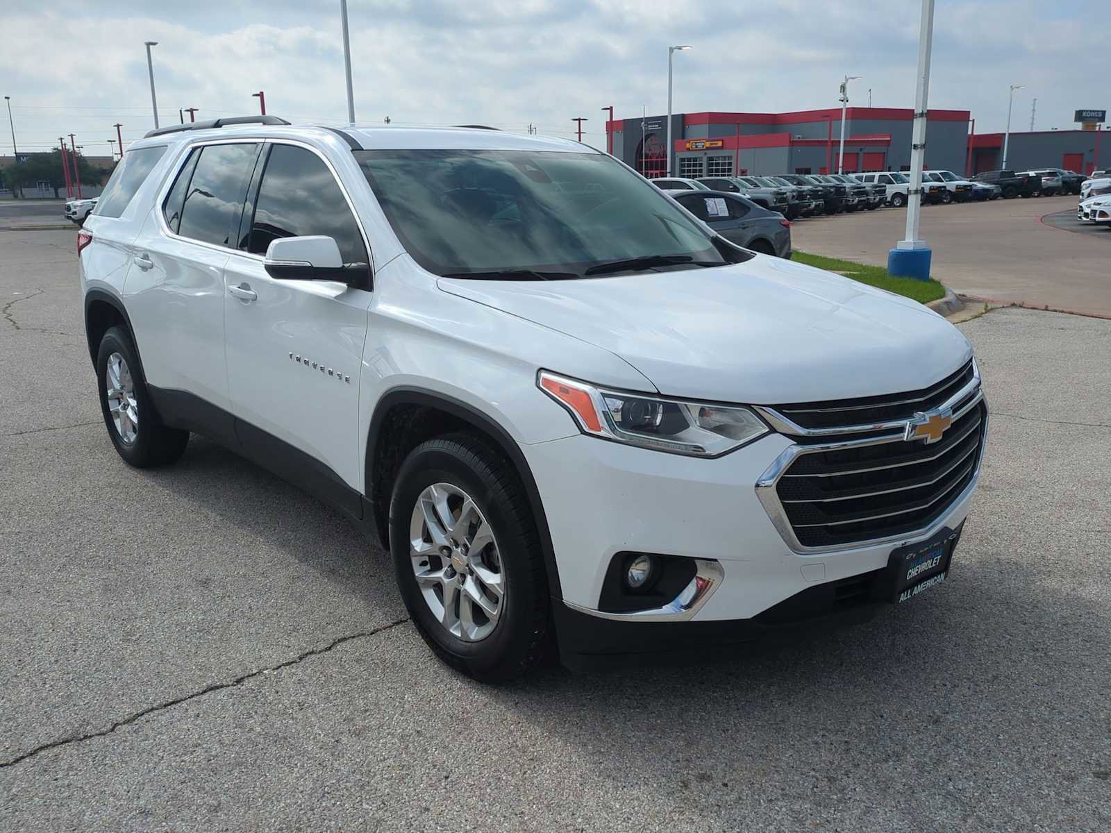 Used 2021 Chevrolet Traverse LT FWD image 2