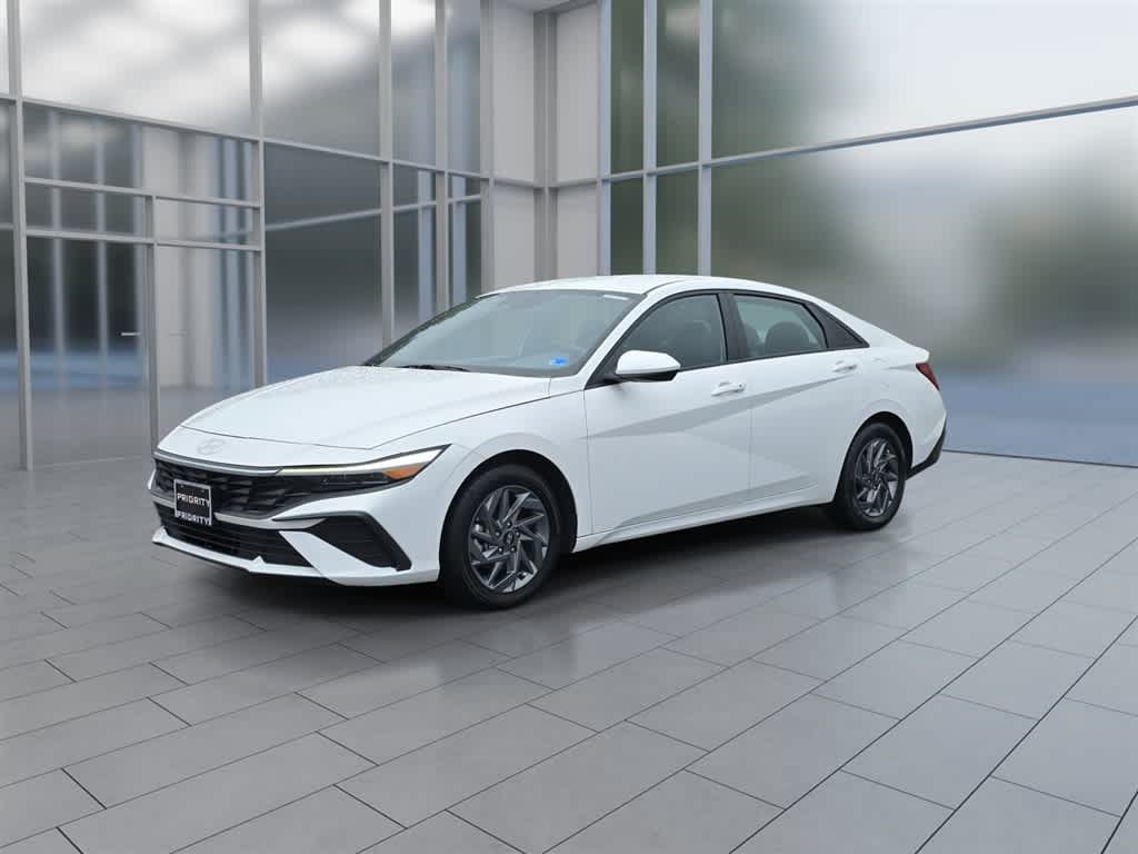 Used 2024 Hyundai Elantra SEL FWD image 5
