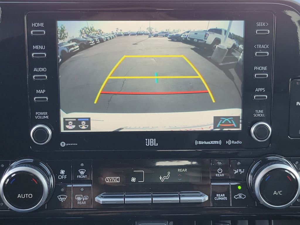 Used 2022 Toyota Highlander Limited FWD image 11