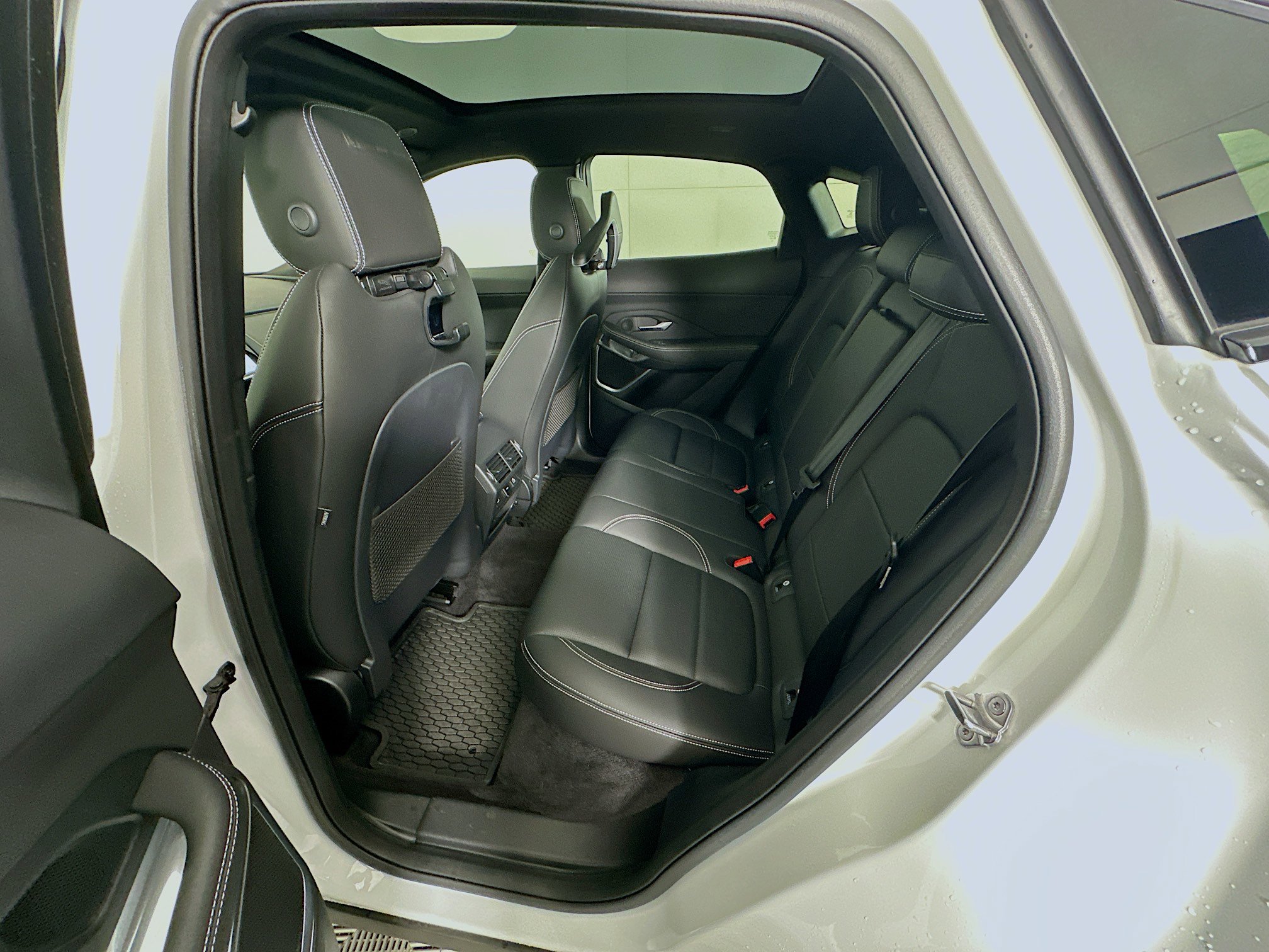 Used 2024 Jaguar E-PACE R-Dynamic SE image 28