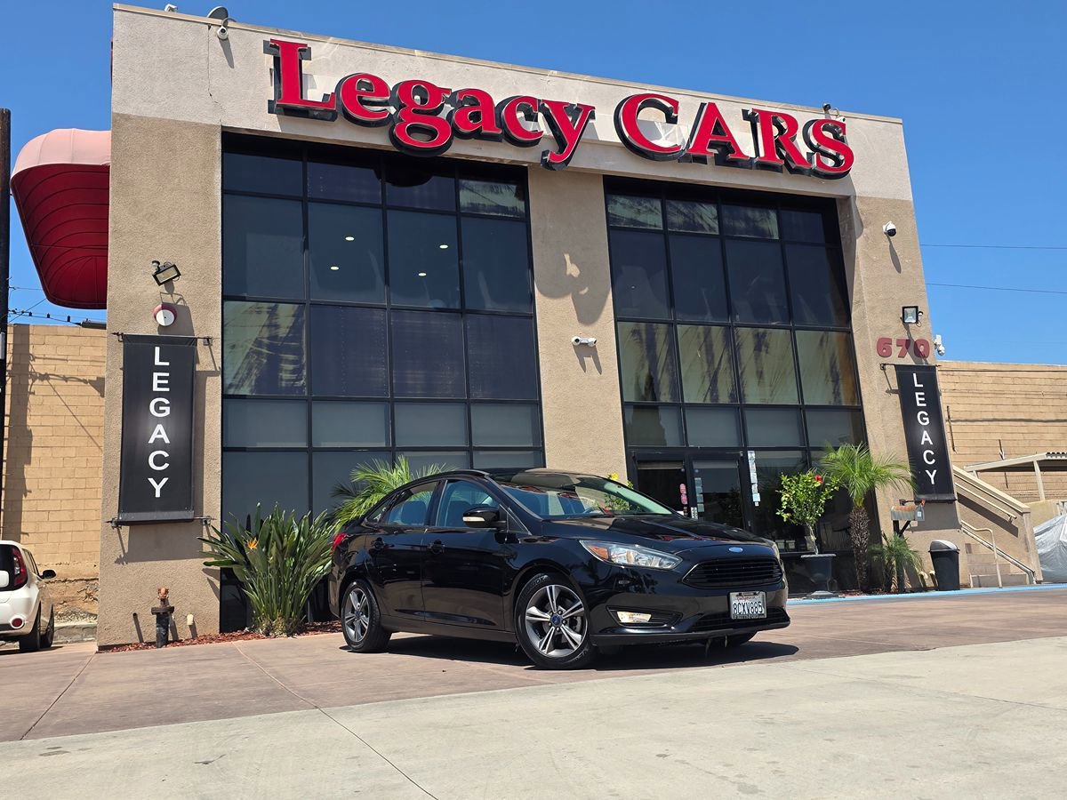 Used 2016 Ford Focus SE FWD image 2