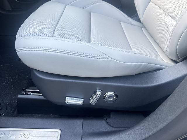 New 2026 Lincoln Nautilus Premier AWD/4WD image 12