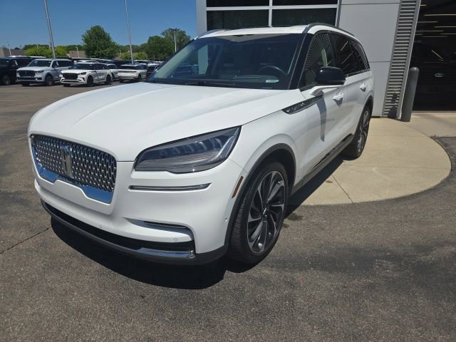 Used 2023 Lincoln Aviator Reserve w/ Equipment Group 201A AWD/4WD image 12