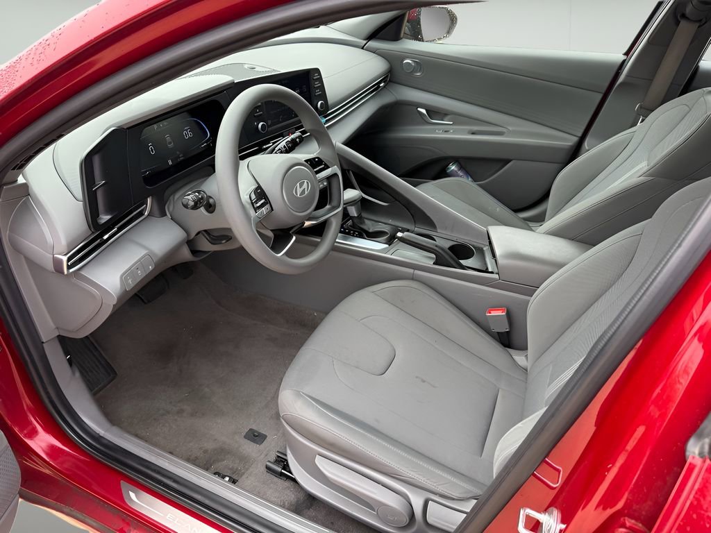 Used 2024 Hyundai Elantra SE FWD image 10