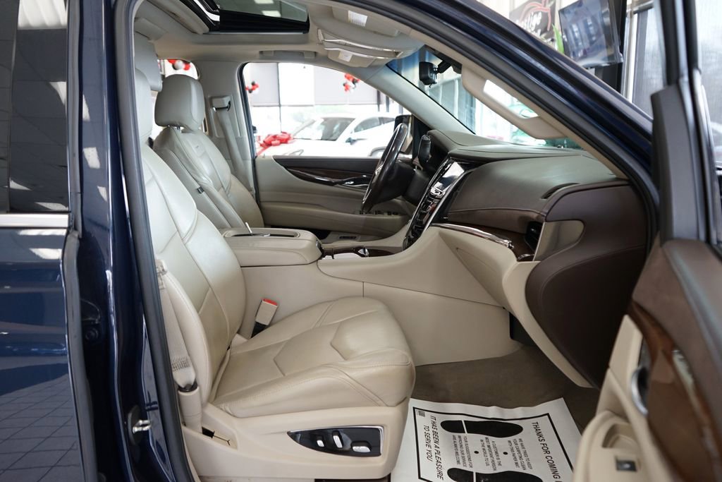 Used 2017 Cadillac Escalade ESV Luxury image 50