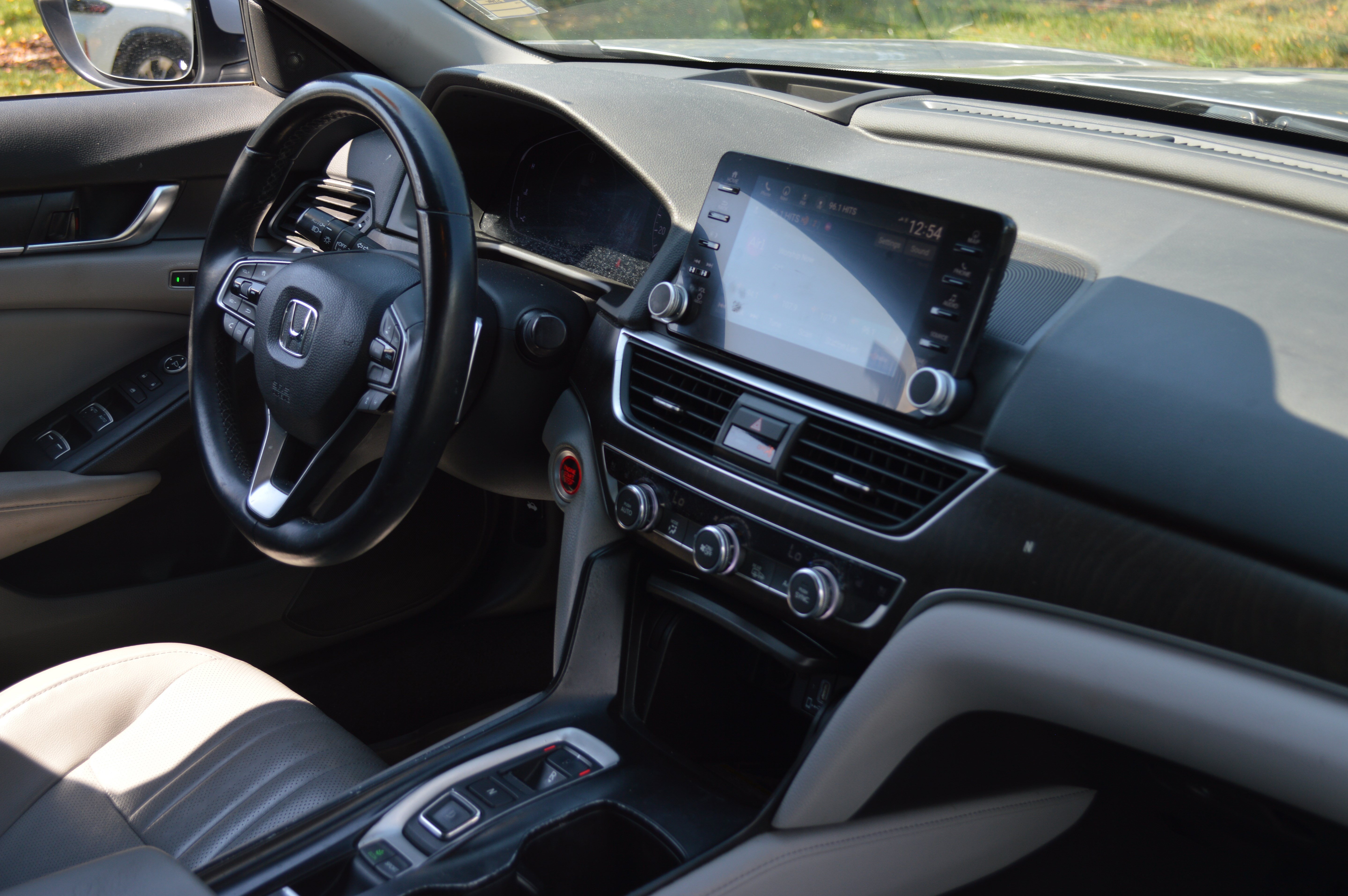 Used 2018 Honda Accord Touring image 30