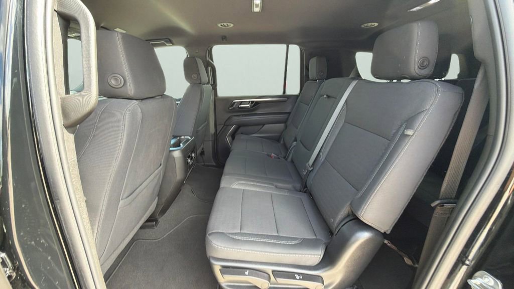 Used 2025 Chevrolet Suburban LS RWD image 27
