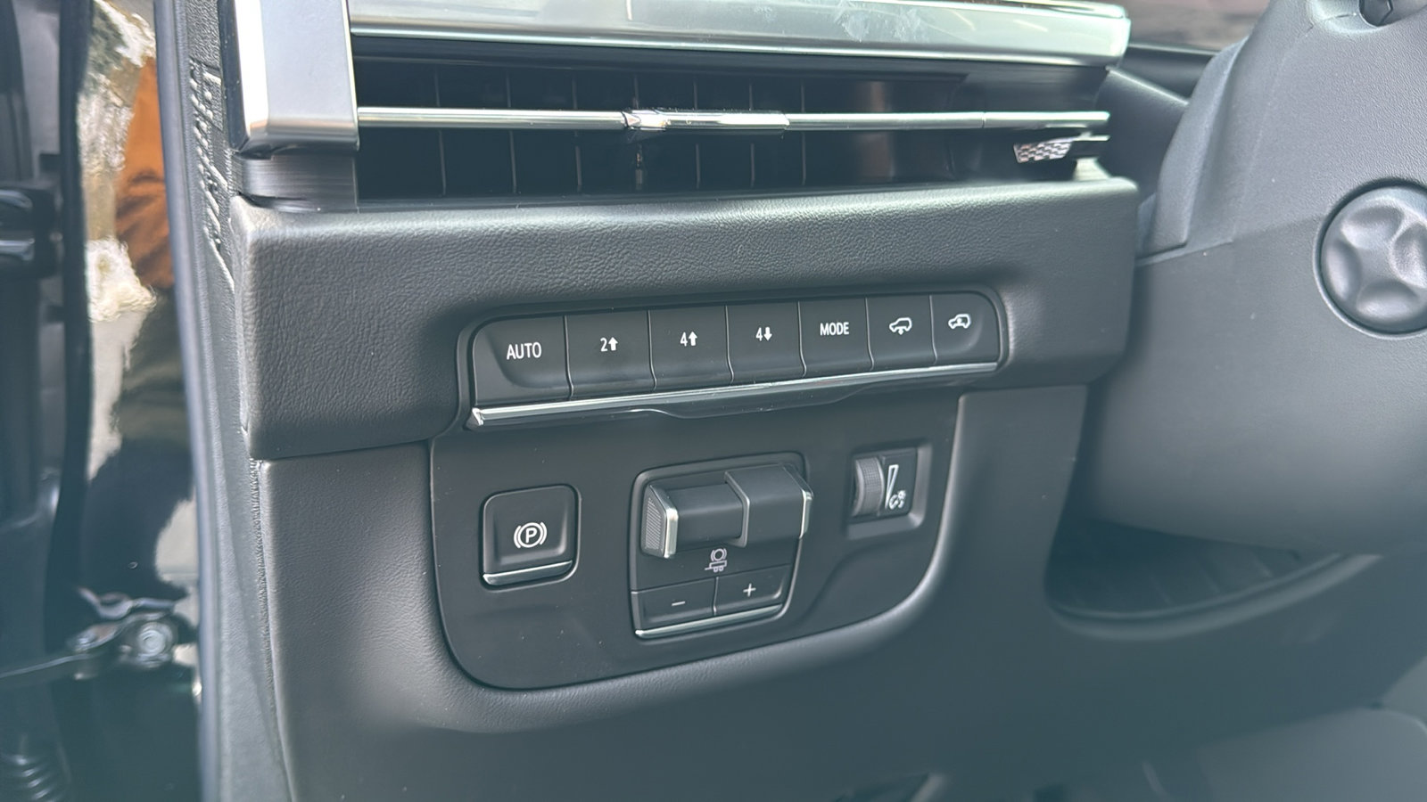 New 2026 Cadillac Escalade Luxury image 13