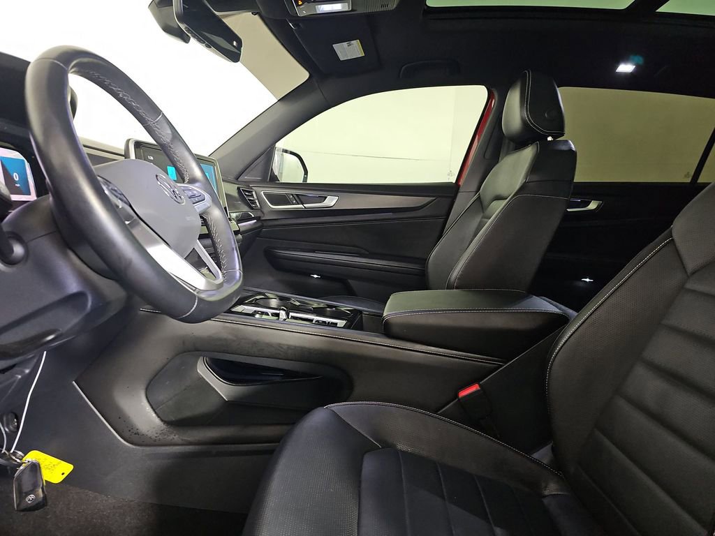 Used 2024 Volkswagen Atlas Cross Sport SEL R-Line AWD/4WD image 4