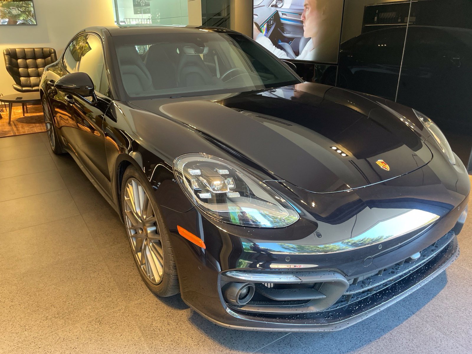 Used 2023 Porsche Panamera 4 Platinum Edition AWD/4WD image 3