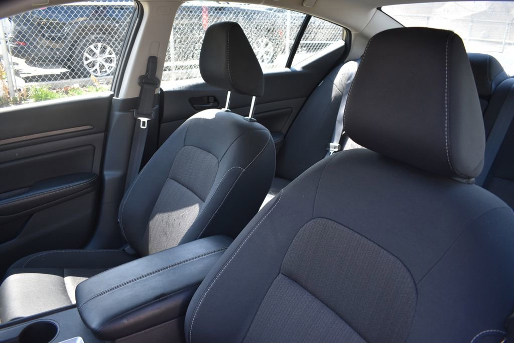 Used 2025 Nissan Altima 2.5 SV image 10