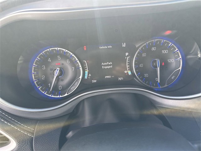 Used 2023 Chrysler Pacifica Touring-L w/ S Appearance Package image 10