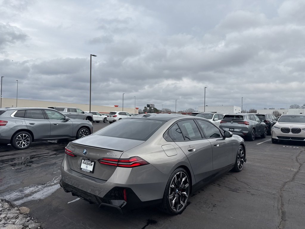 Used 2026 BMW 550e xDrive image 5