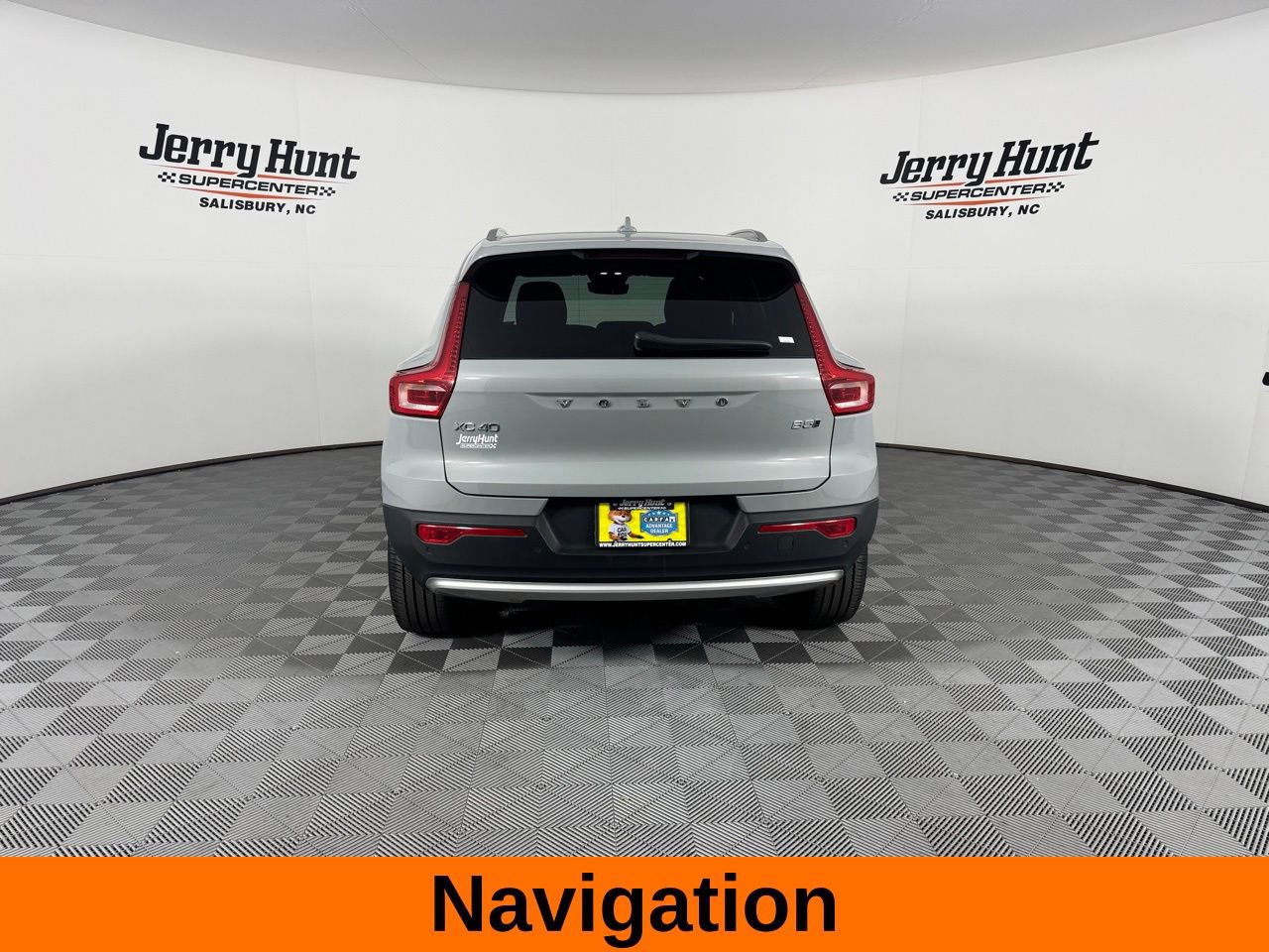 Used 2024 Volvo XC40 B5 Core image 8