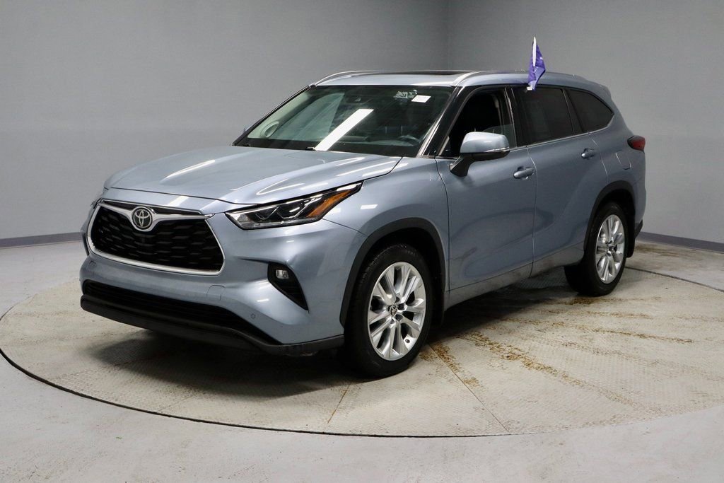 Used 2022 Toyota Highlander Limited image 9