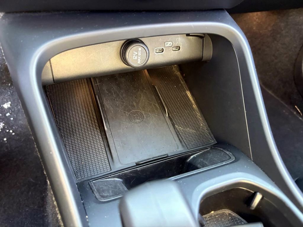 Used 2025 Volvo XC40 B5 Core image 20