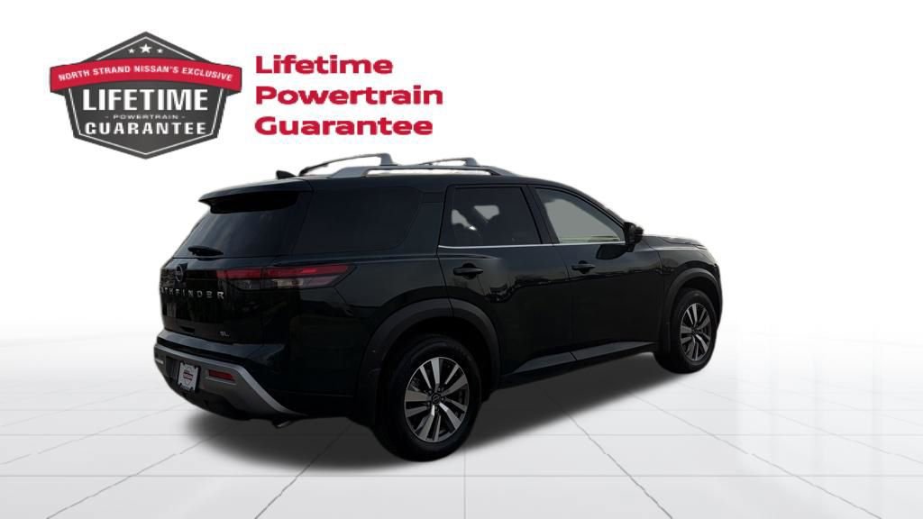 Certified 2025 Nissan Pathfinder SL image 6