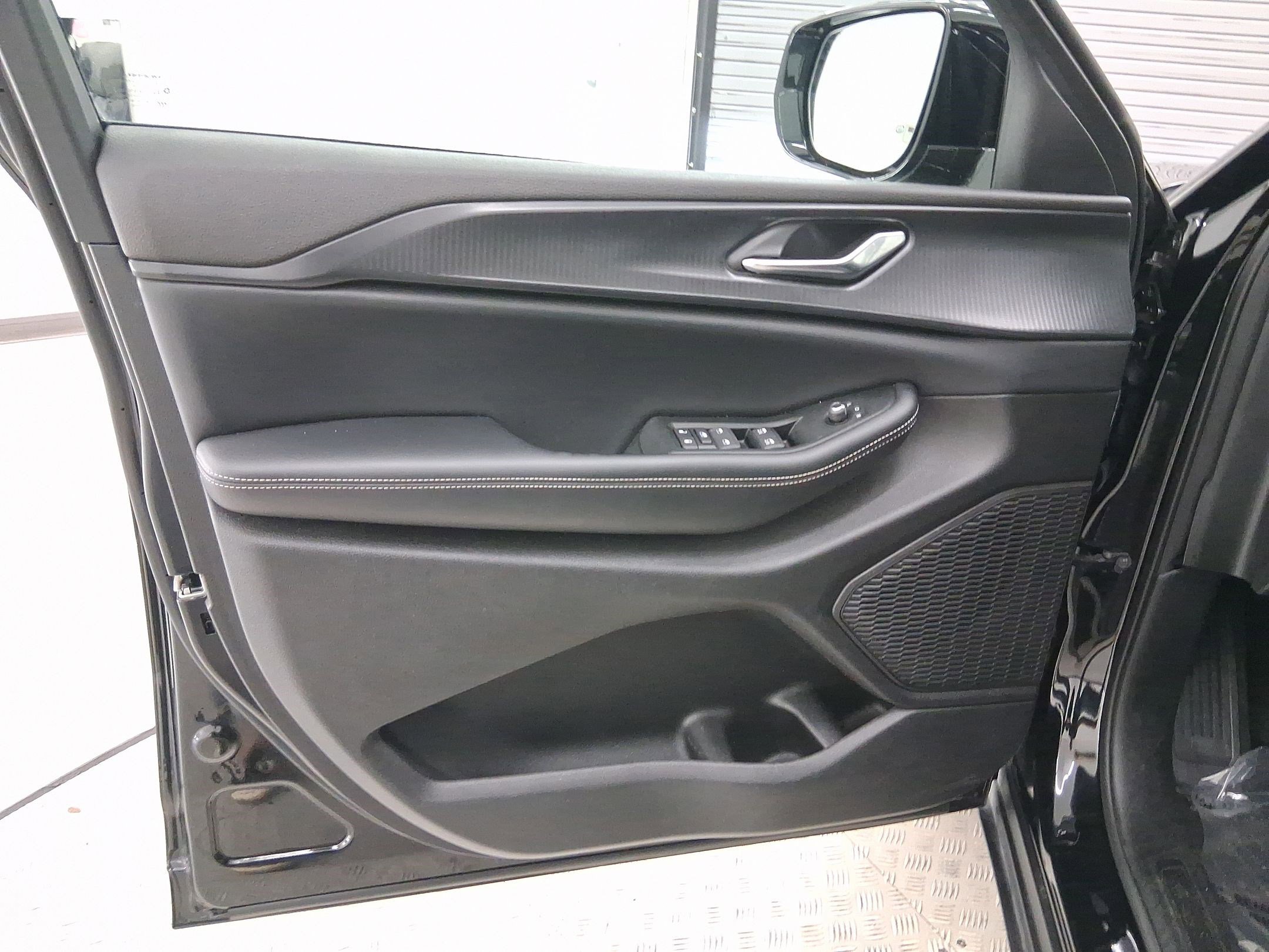 Used 2024 Jeep Grand Cherokee L Laredo image 11