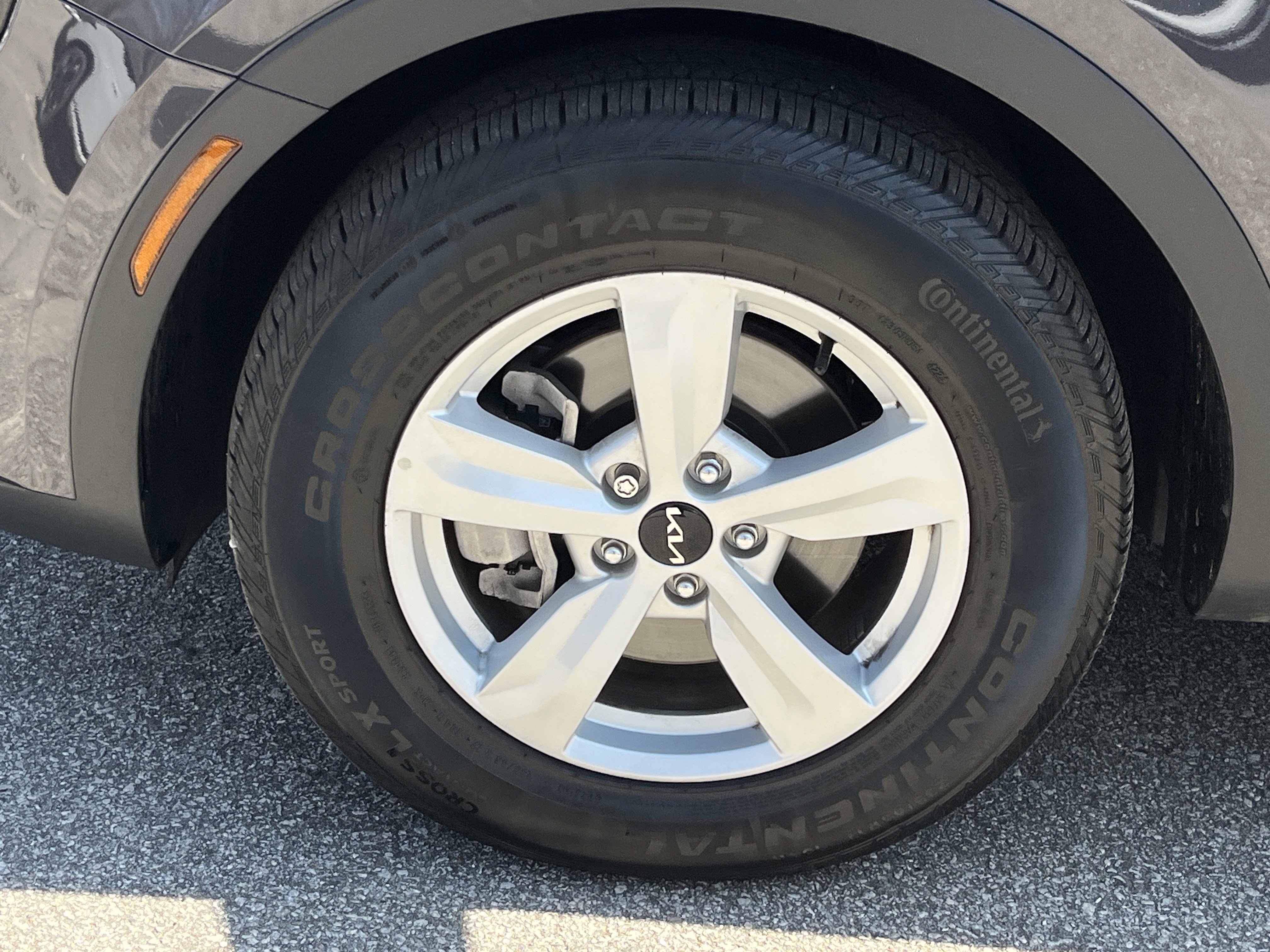 Certified 2025 Kia Sorento LX image 28