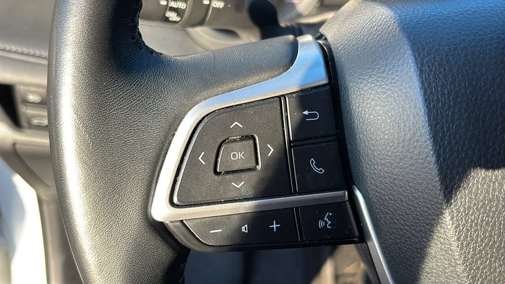 Used 2025 Toyota Highlander XLE AWD/4WD image 18