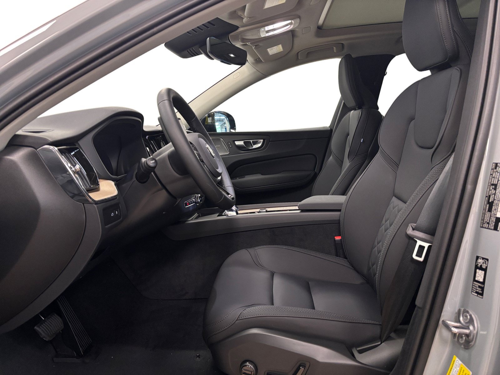 New 2026 Volvo XC60 T8 Plus w/ Protection Package Premier AWD/4WD image 11