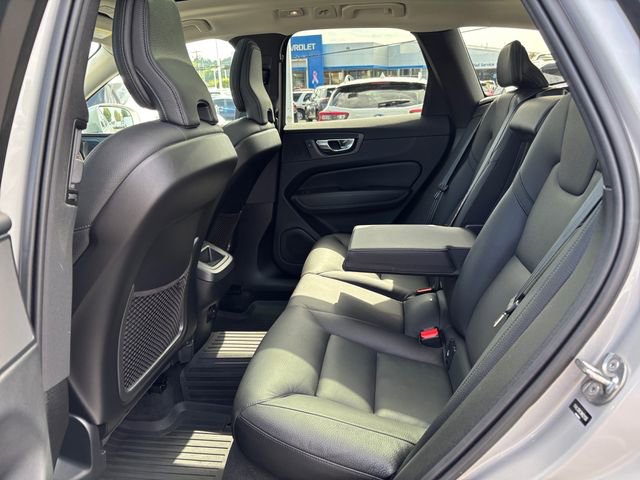 Used 2022 Volvo XC60 B5 Momentum w/ Advanced Package image 27